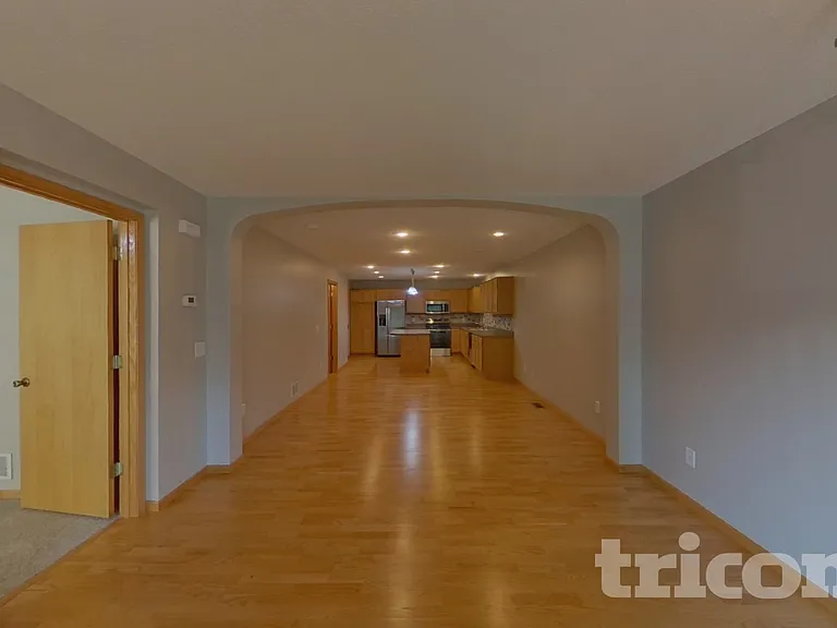 10883 Tyler Ct NE — Photo 2