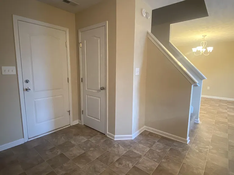 184 Roanoke Dr — Photo 9