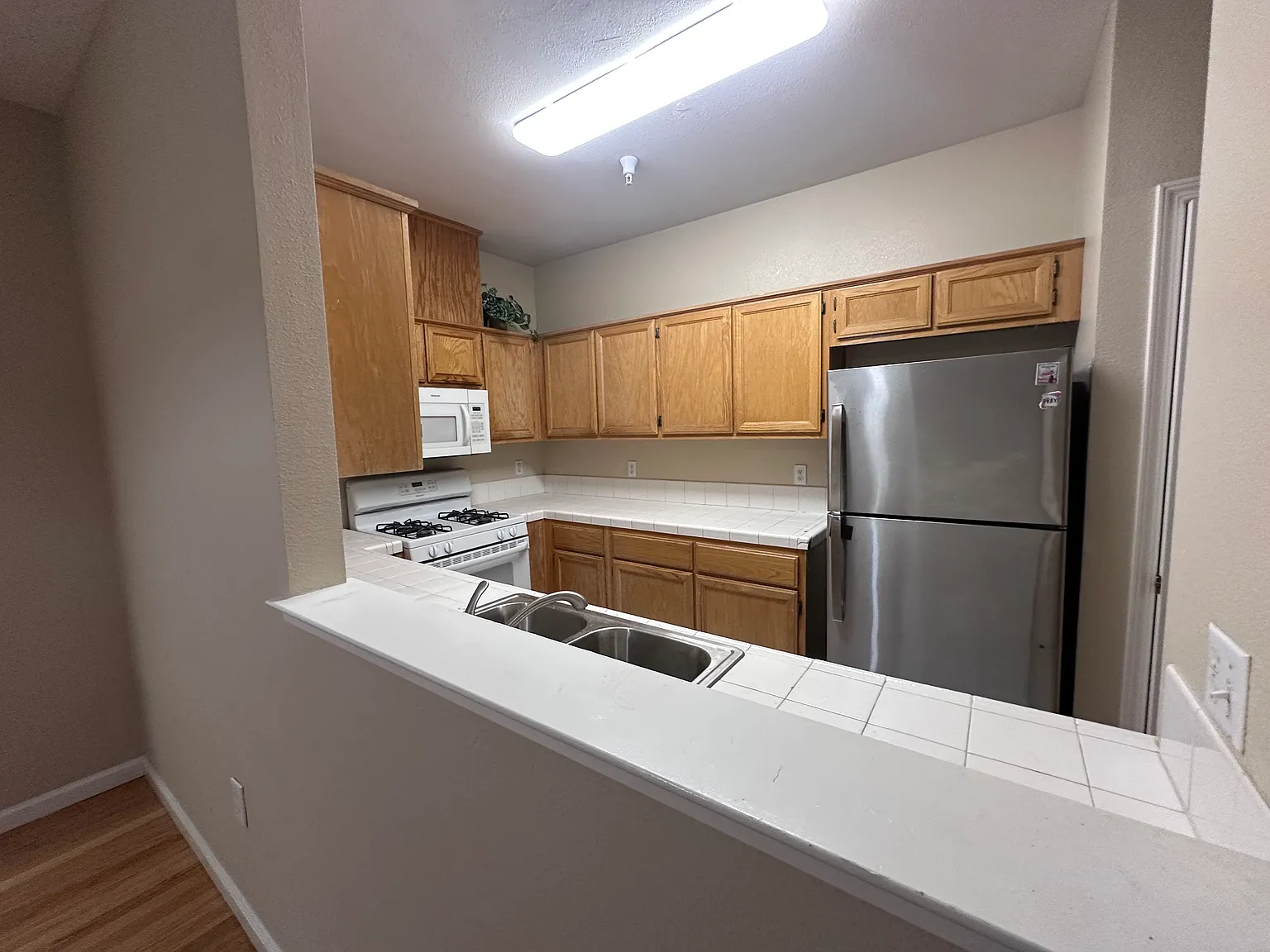 4 bed, 1806 sqft, $4,700 — Photo 4