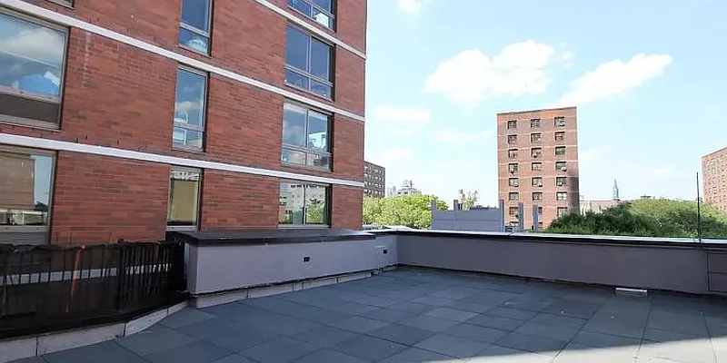 Rented by Loom Capital Group Inc. | media 22