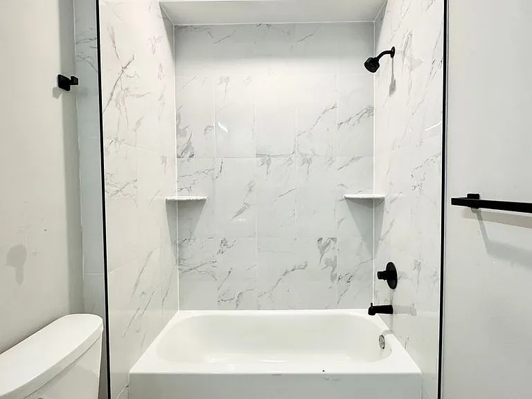 Gorgeous New Diamond St Construction Boasting Luxury Finishes — Photo 40