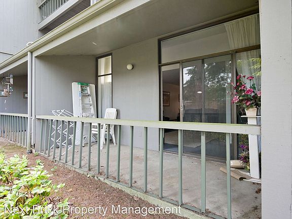 5th image of 13838 NE 60th St APT 163
