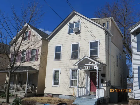8 CENTER Street, Poughkeepsie, NY 12601