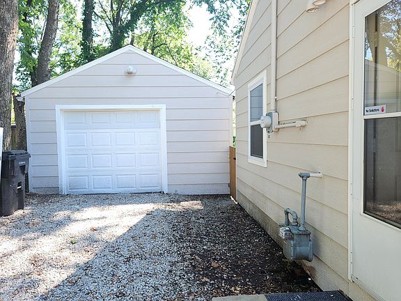 4th image of 2313 SW 26th Dr