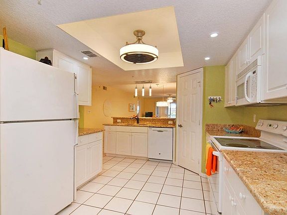 5th image of 606 Shorewood Dr Unit C303