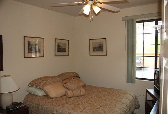 Master Bedroom, separate shower tub walkin closet