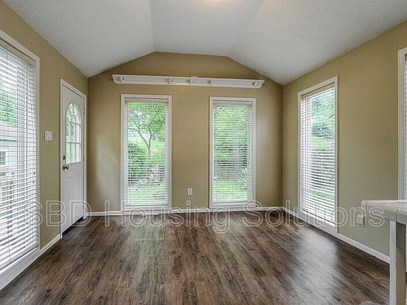 4th image of 2501 S Arlington Ave