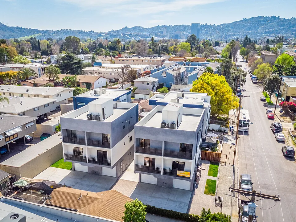 5132 Riverton Ave