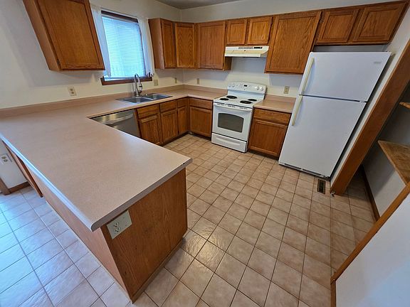 5th image of 4925 Coventry Ct #3