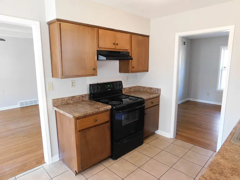 8550 Darlington Cv — Photo 7