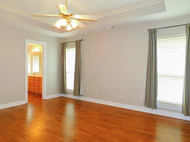 502 Hillcrest Ln — Photo 16