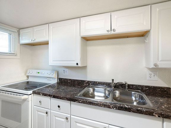 3rd image of 1119 W 20th St #B