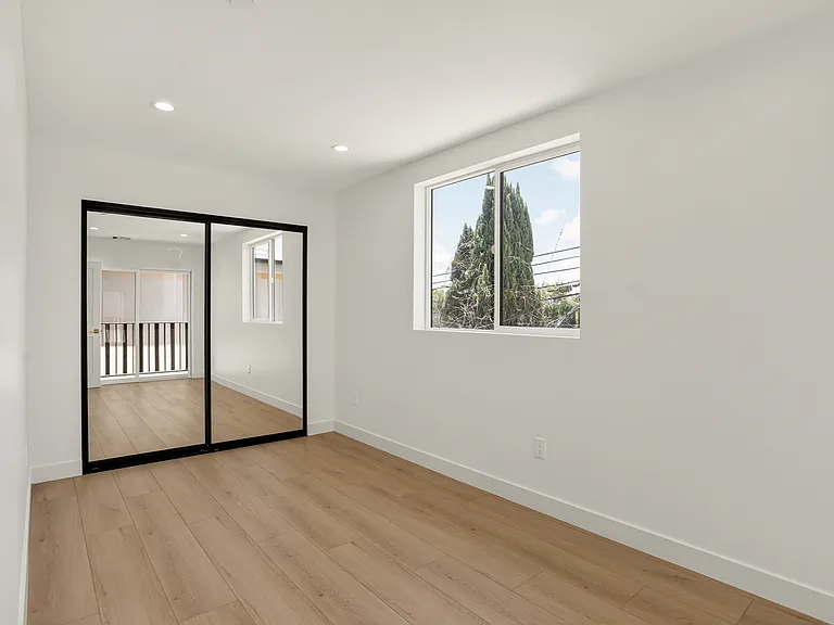 11506 Valjean Ave — Photo 7