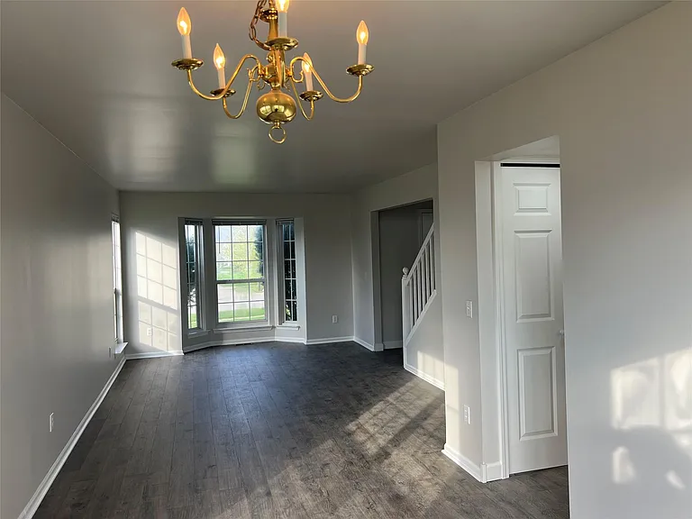 2802 Green Valley Dr — Photo 3