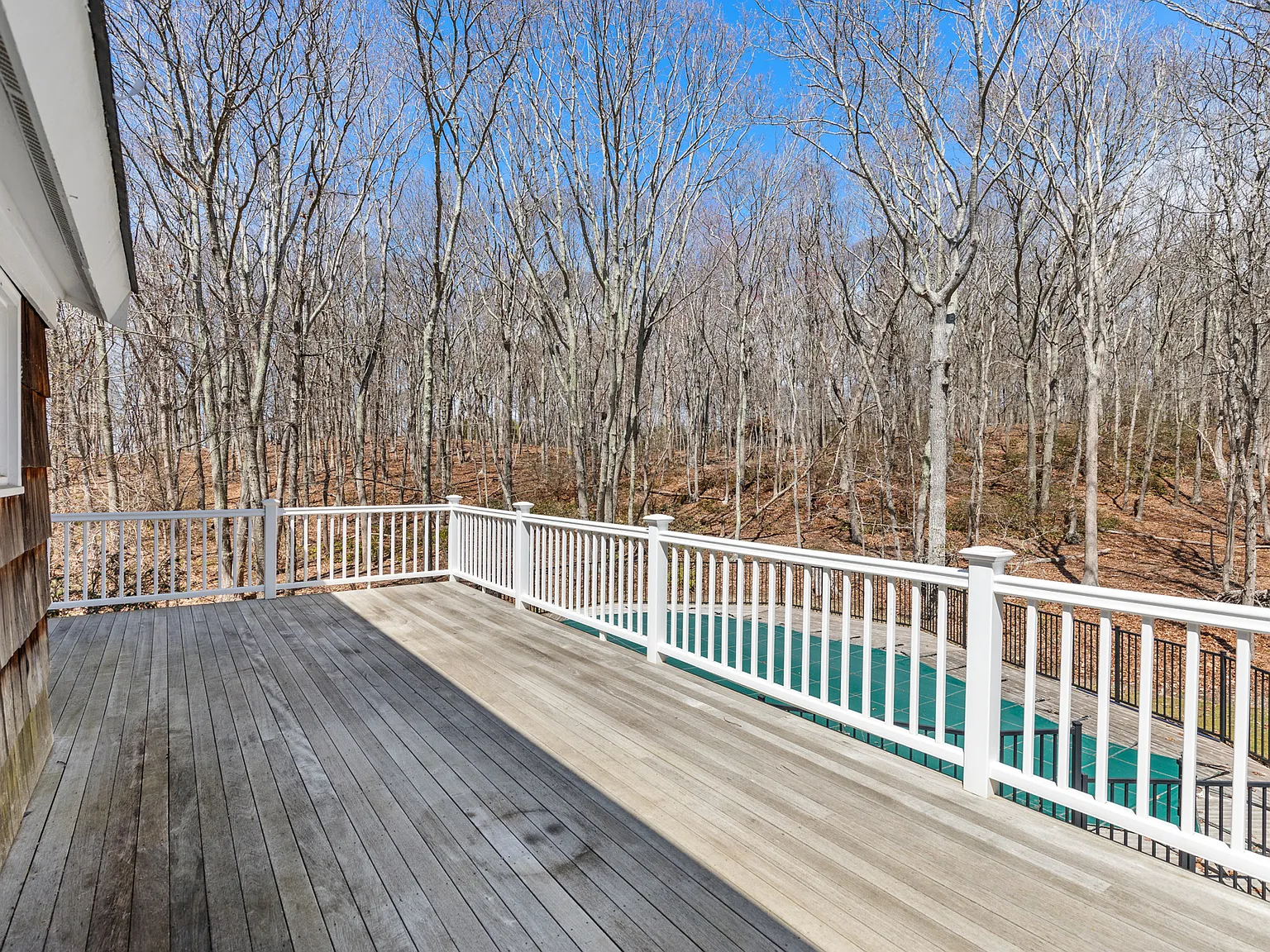 Open Living in Home With Pool, Beach and Pickleball Court — Photo 3