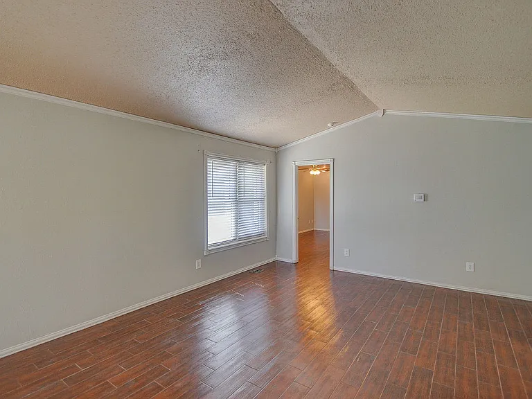 9800 Craford Ct — Photo 24