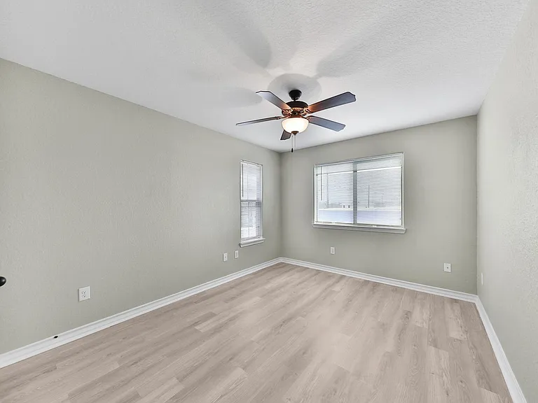 102 Cornell Ave — Photo 18
