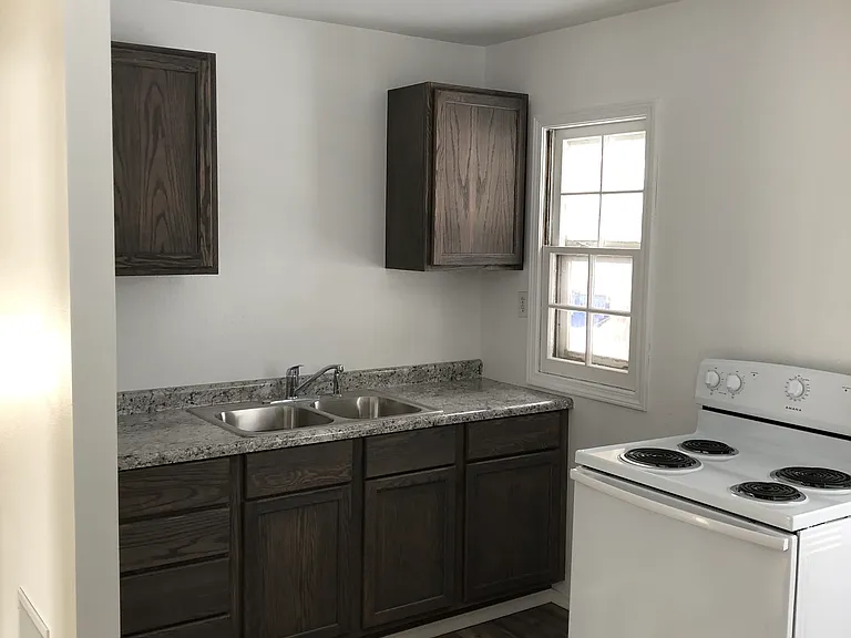 69 Brent St — Photo 5