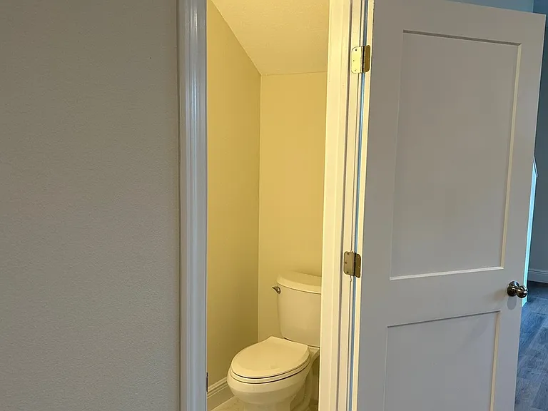 206 W Fox St #A — Photo 5