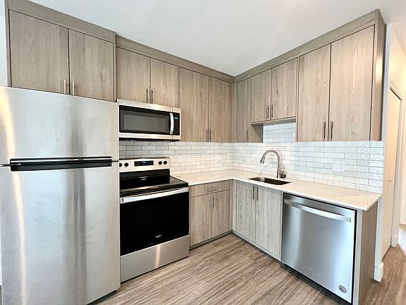 2nd image of 7240 N Saint Louis Ave #302