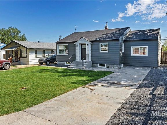 3rd image of 604 8th Ave N