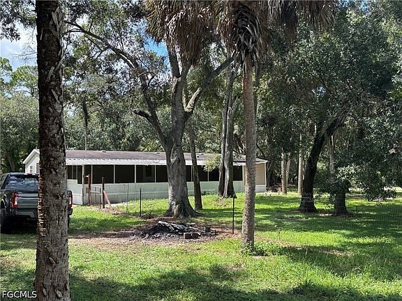 3rd image of 1415 Forest Ln
