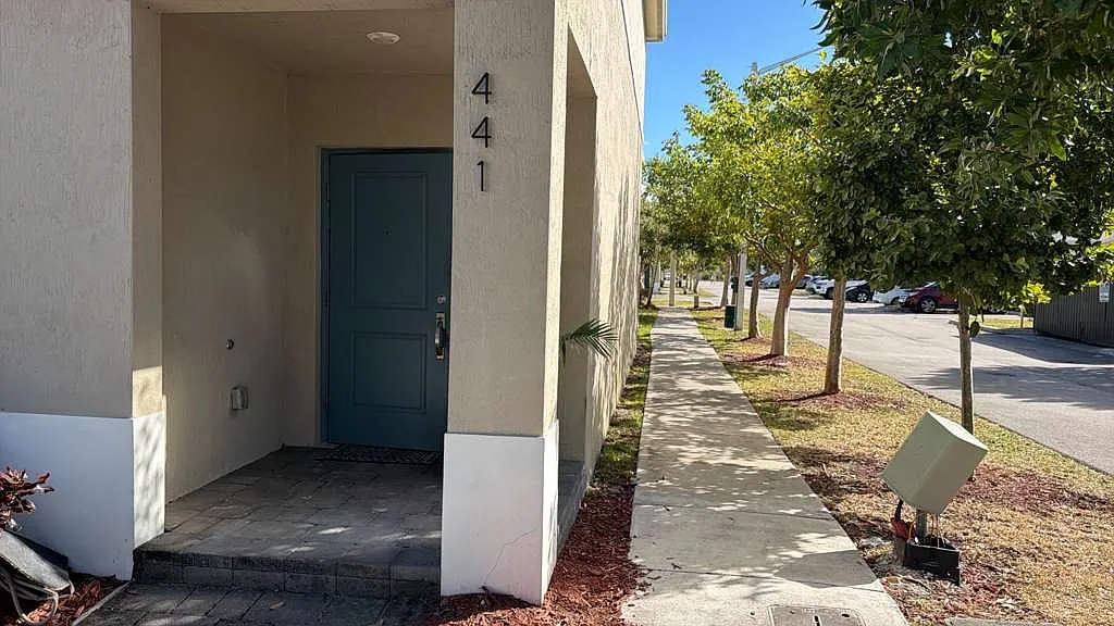 1 bed, 200 sqft, $1,000 — Photo 1