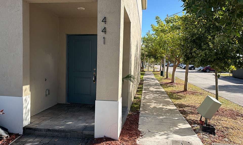 1st image of 441 NE 5th Pl