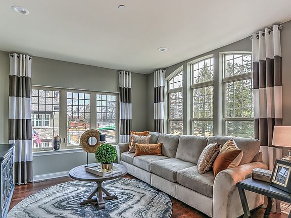 5th image of 637 Parkside Ct