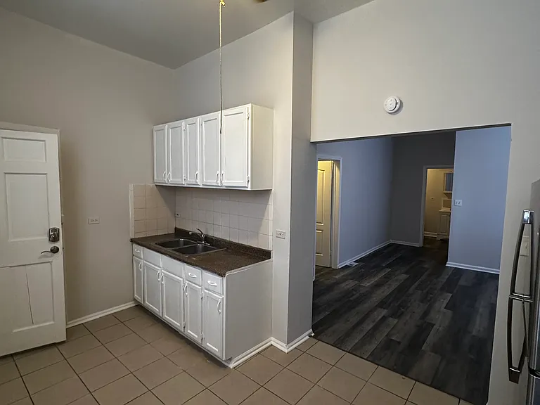 2230 S Kedzie Ave #1R — Photo 2