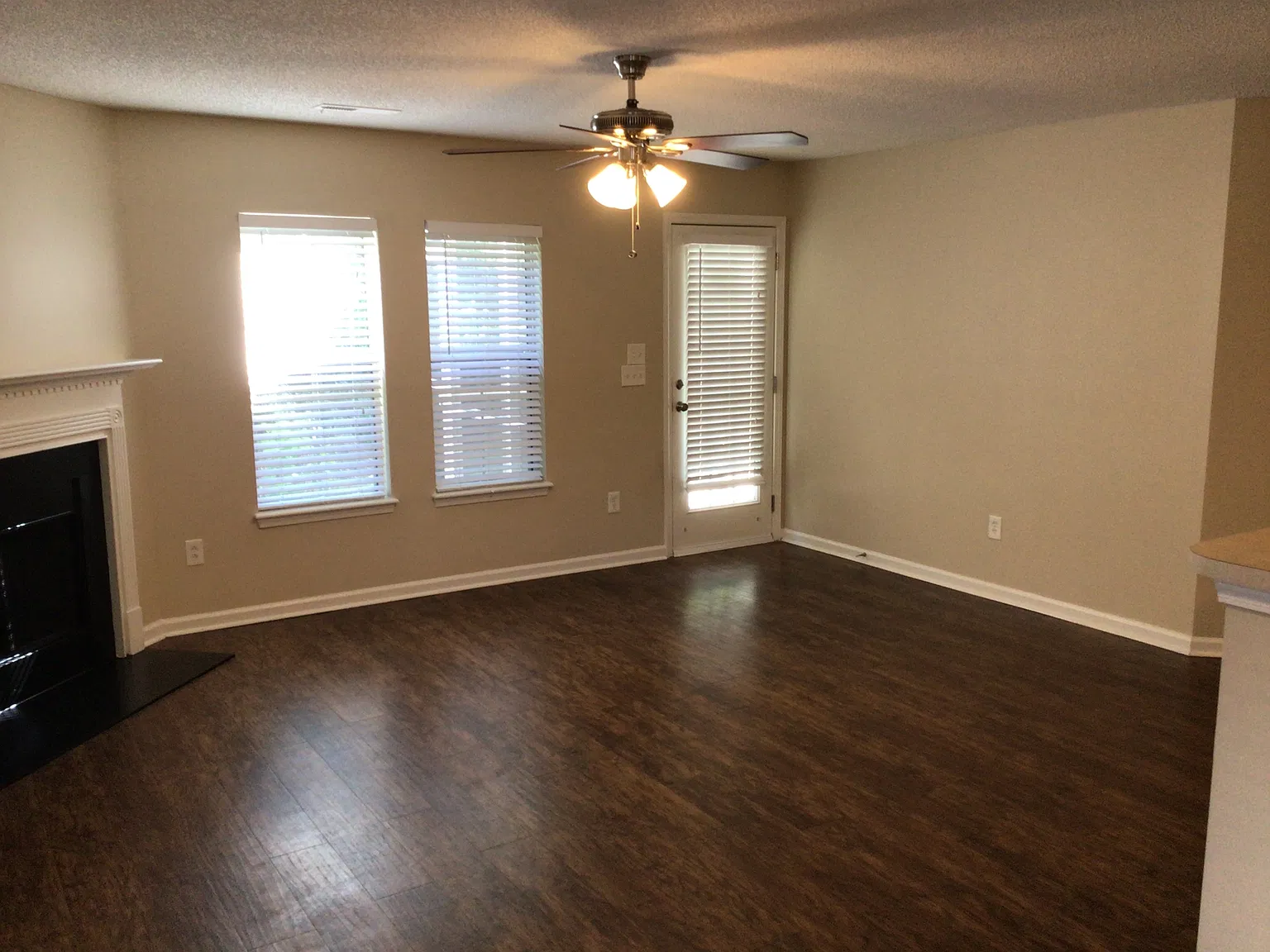 5 bed, 2.5 bath, 2706 sqft, $2,695 — Photo 4