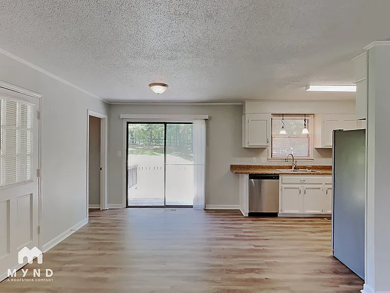 4317 Freeport Dr — Photo 4