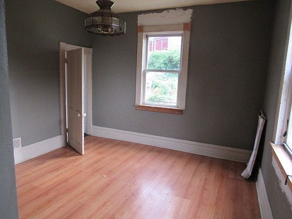3rd image of 608 George St