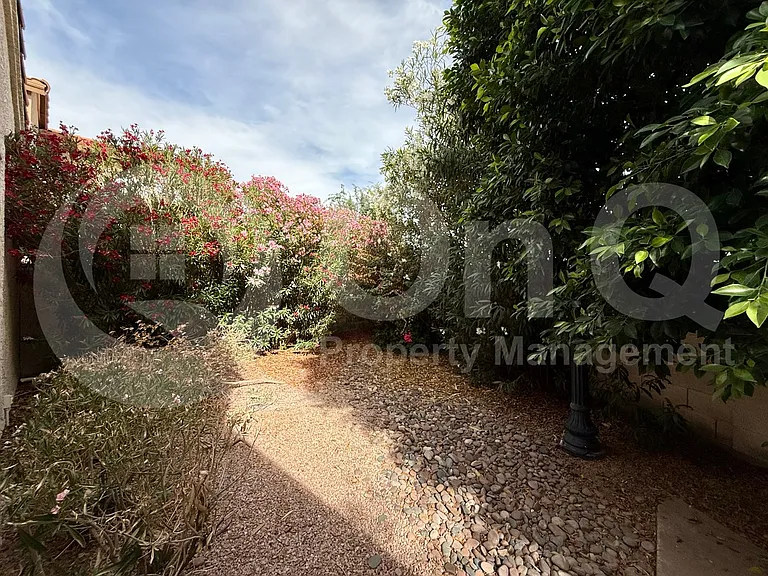 315 W Marconi Ave — Photo 24