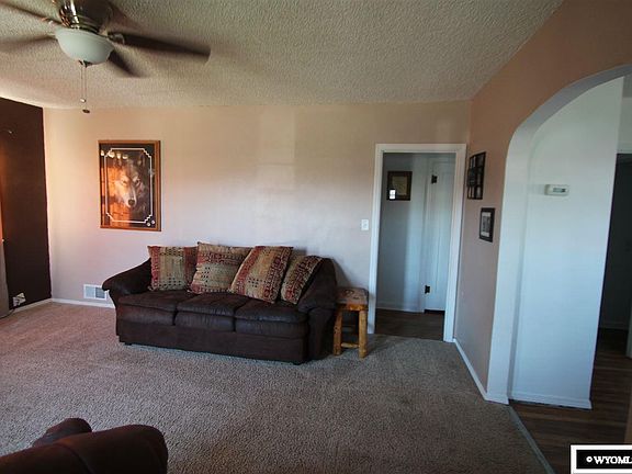 3rd image of 310 E Lincoln Ave