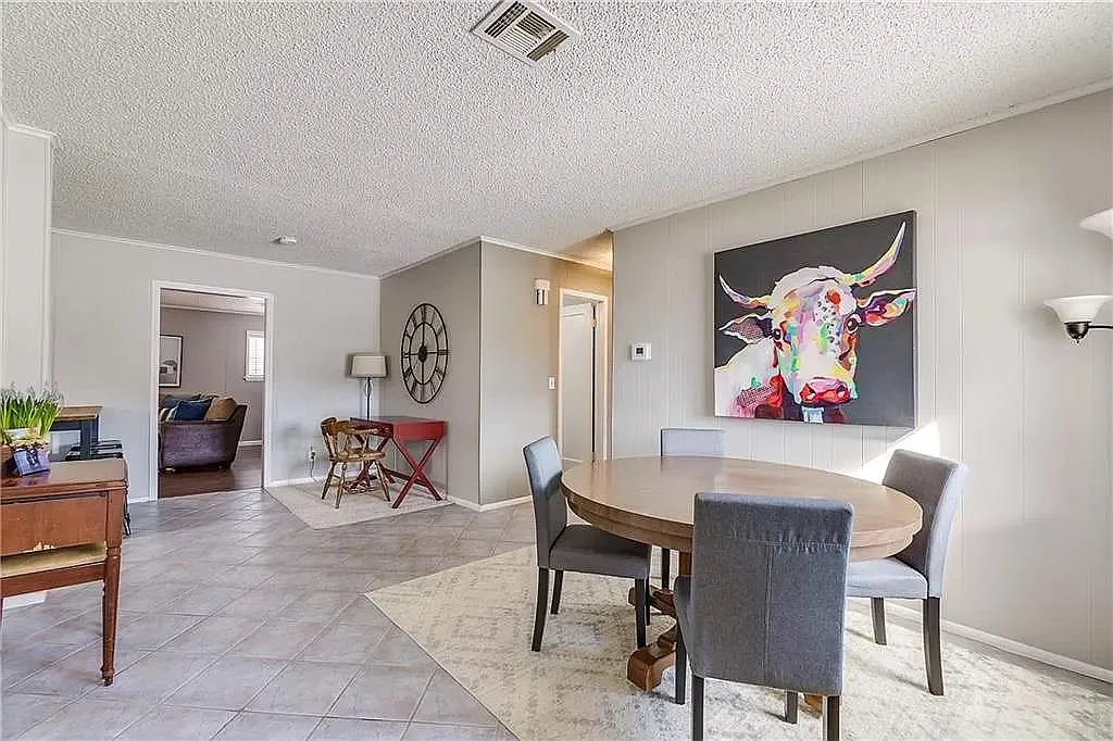 2109 Westchester Dr — Photo 4