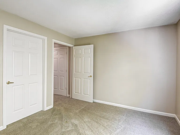 Laurel Pointe — Photo 10
