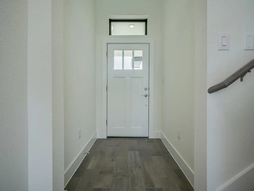 3 bed, 2.5 bath, 1601 sqft, $2,400 — Photo 4