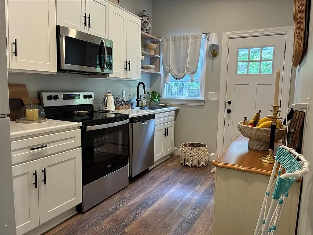 1 bed, 1.0 bath, 1000 sqft, $2,000 — Photo 3