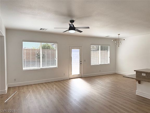 5th image of 212 Fairway Woods Dr