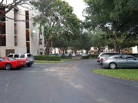 4th image of 9325 Lagoon Pl APT 405
