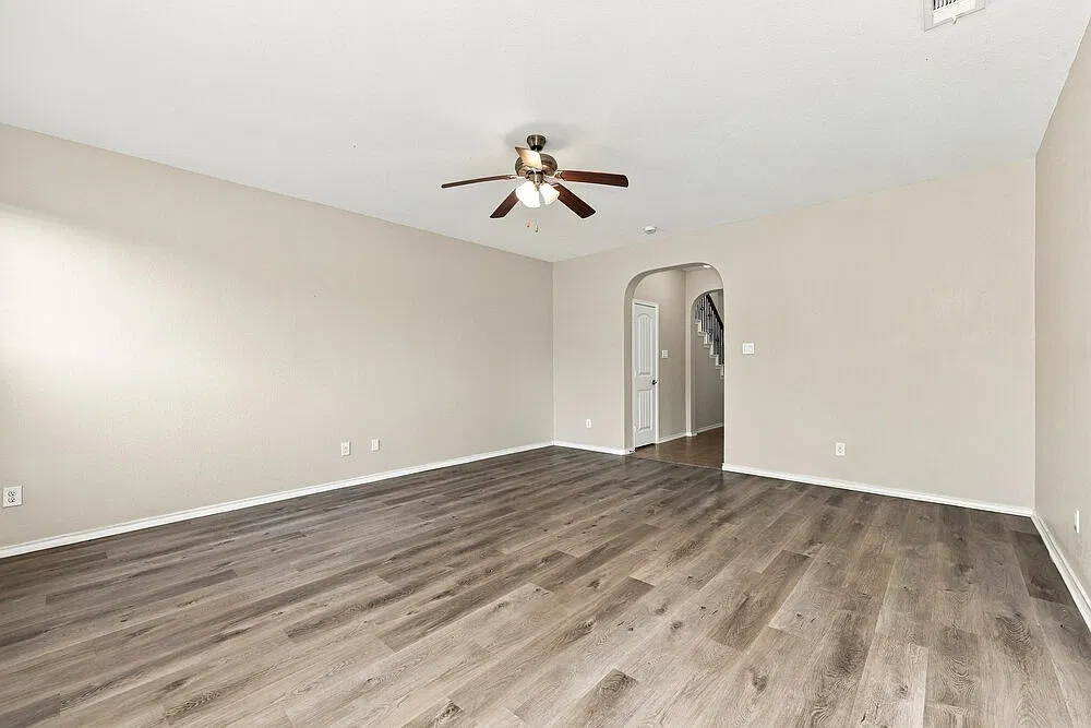 3 bed, 2.5 bath, 2052 sqft, $2,170 — Photo 4