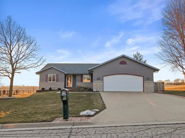 506 Jerome CT, Elkhorn, WI 53121