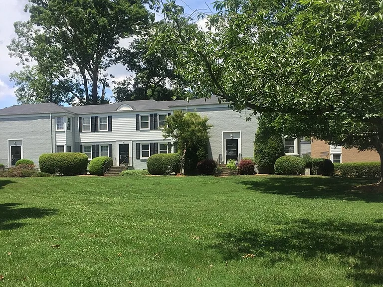 524B Wakefield Dr — Photo 2