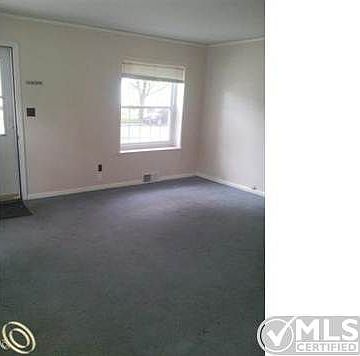 Living Room1 - 3157 Warick.jpg