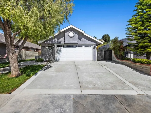 28749 Startree Ln, Santa Clarita, CA 91390