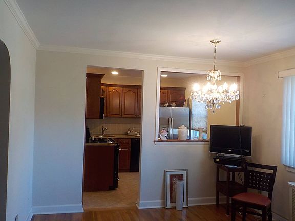 3rd image of 254-08 75th Ave Floor 1