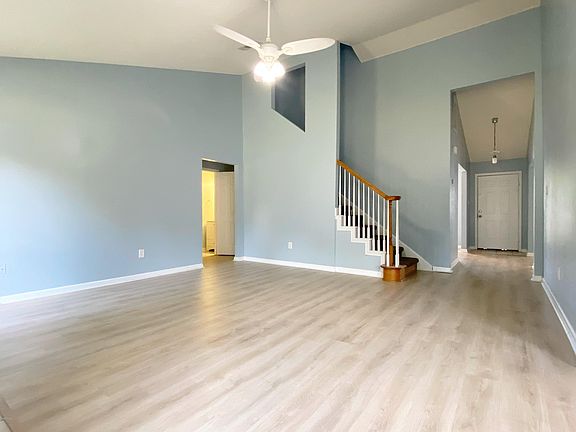 3rd image of 2504 Shelby Ln