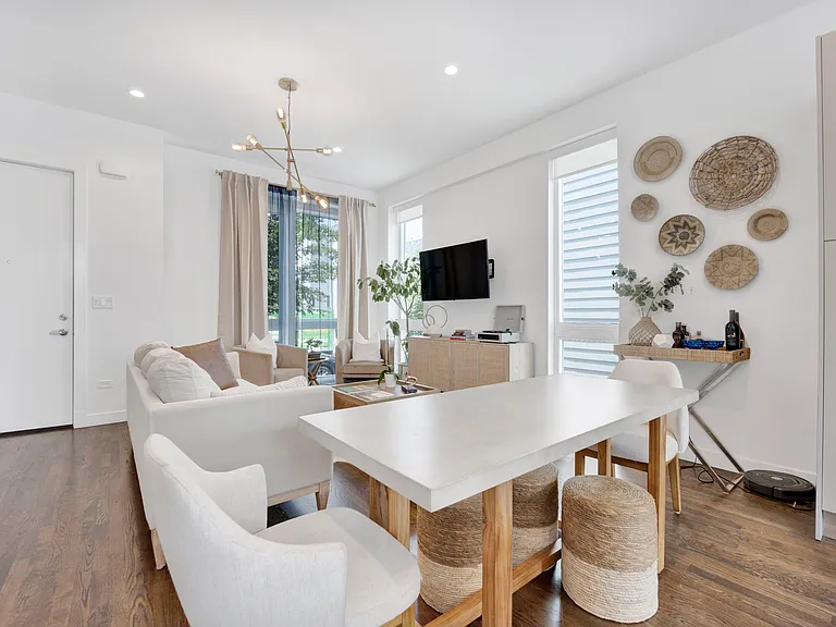 4415 W Waveland Ave — Photo 10