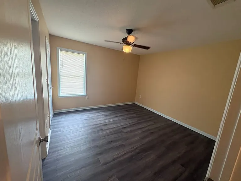 1819 Hazel Dr — Photo 2